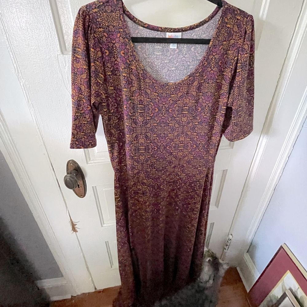XL LuLaRoe dress. I’m 5’7 and it goes to my feet.